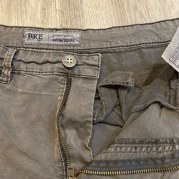 BKE Athletic Fit Raven Gray Flat FrontCotton Shorts Size 36 - Picture 4 of 7